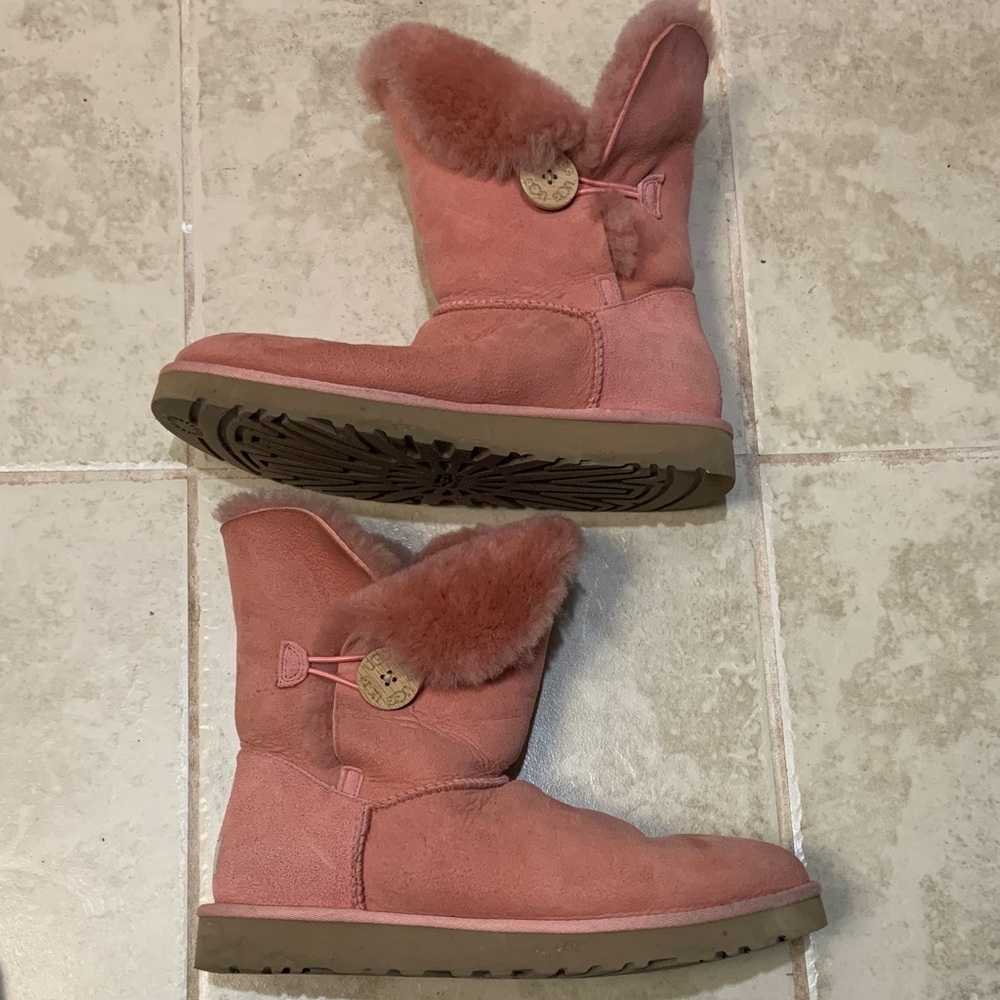 UGG Australia Bailey Button Pink size 10
